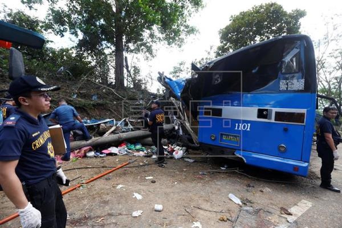 Hien truong vu tai nan xe buyt o Philippines, 60 nguoi bi thuong-Hinh-2